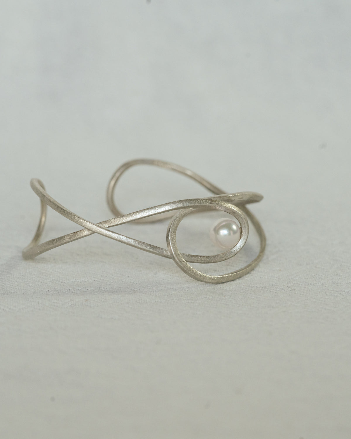 Converge Pearl Bangle#010