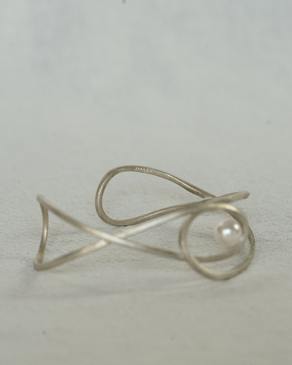 Converge Pearl Bangle#010