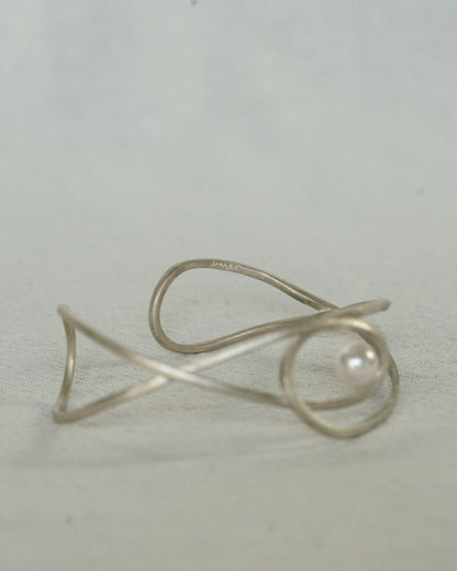 Converge Pearl Bangle#010