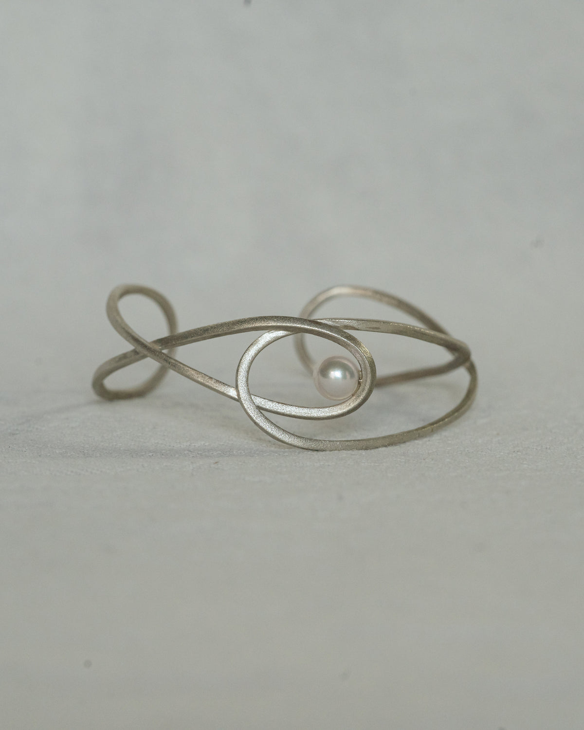 Converge Pearl Bangle#010