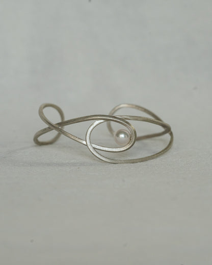 Converge Pearl Bangle#010