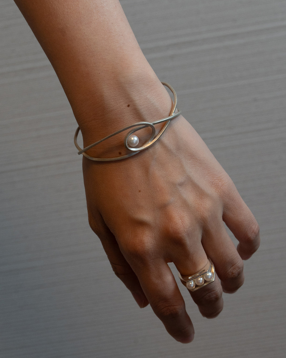 Converge Pearl Bangle#010