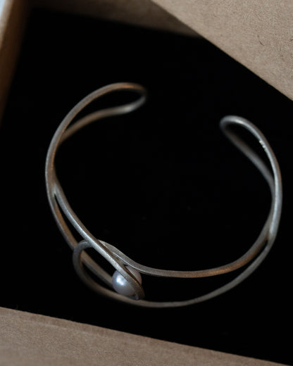 Converge Pearl Bangle#010